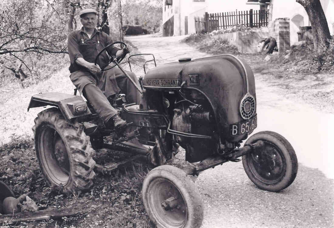 Herr Johann Wolfger mit Hofherr-Schrantz Traktor
