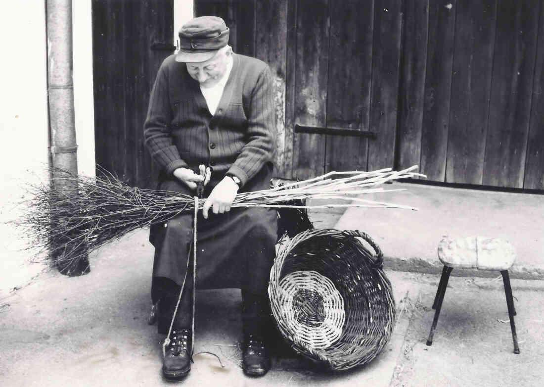 Besenbinden - Herr Karl Karner