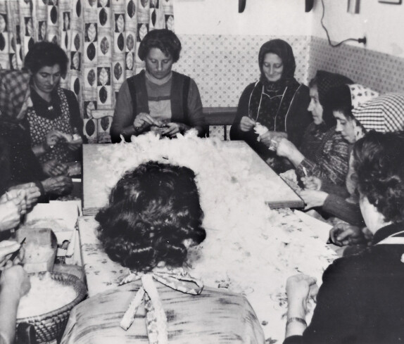 Beim Federschleißen