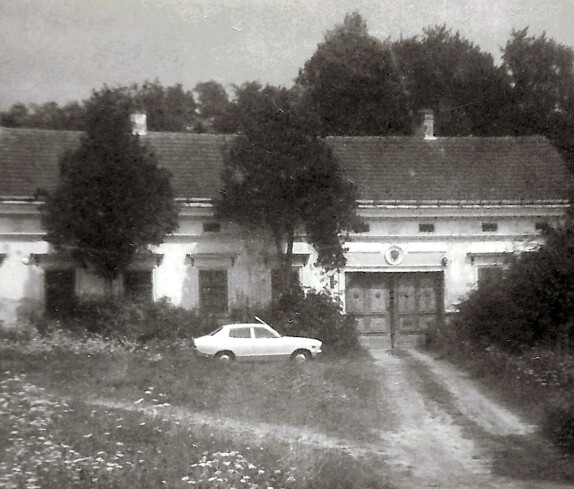 Ehemaliges Gasthaus Karner vor der Revitalisierung 1974