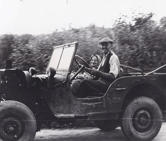 Jeep mit Standmotor - Herr Ludwig Sokol