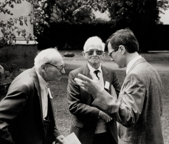 Pfarrer Tepperberg im Gespräch mit Pfarrer Fischer und Prof. Heinz Hafner