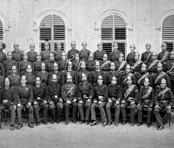 Die ersten Feuerwehrmänner aus der Gründerzeit mit dem Oberkdt.Dr. Ludwig Thomas, 1882