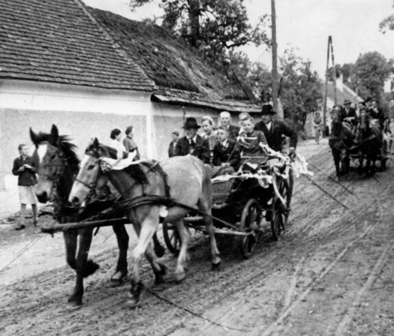 Hochzeit Leitner Hilda (Wolfger) - 1952 (Untertrum - Augasse)