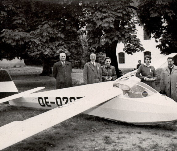 Flugzeugweihe am Kirchenplatz in Oberschützen, 12. 5.1957 vormittags