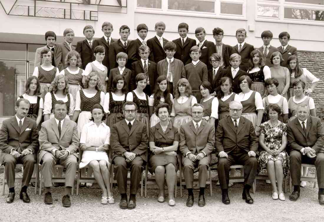 4. Klasse der 1966 eröffneten neuen Hauptschule in Oberschützen, Direktor Hans Bundschuh